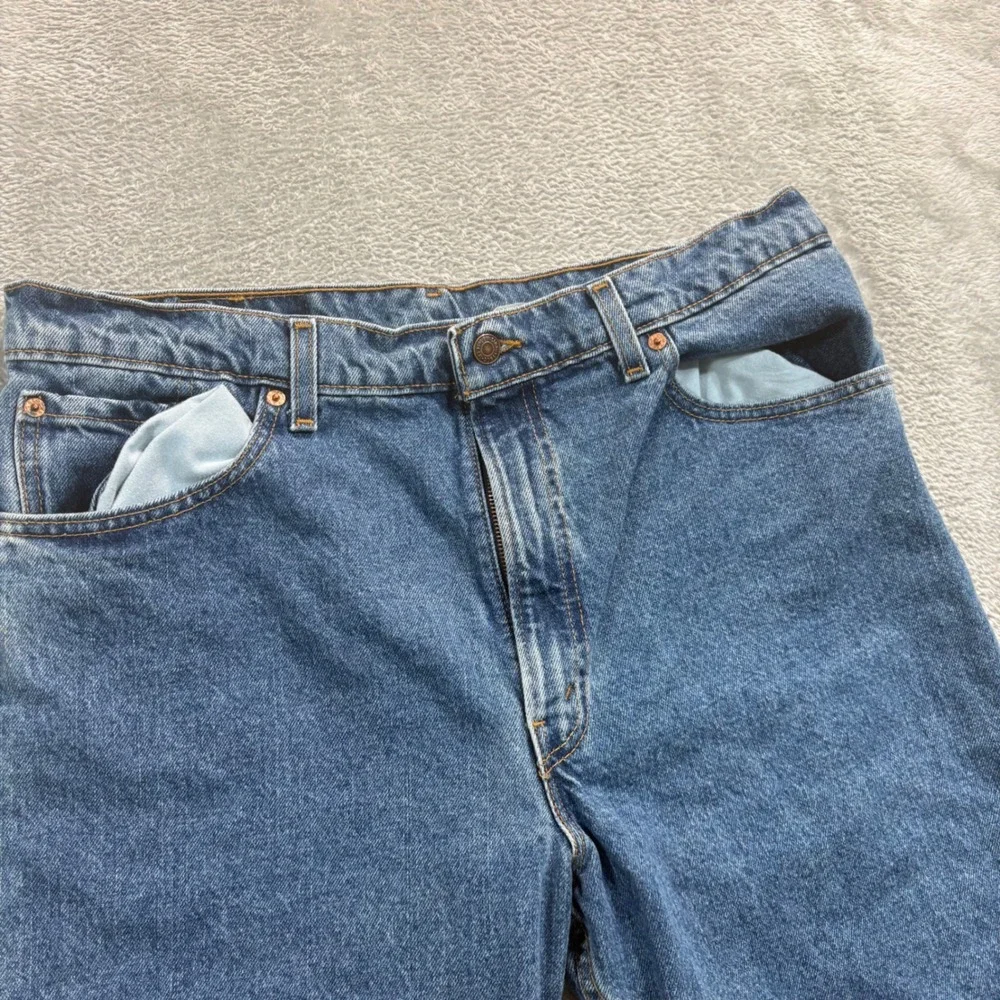 Levi's 550 Jeans Mens 38x32 Blue Relaxed Fit Tapered Leg Medium Wash Made in USA
